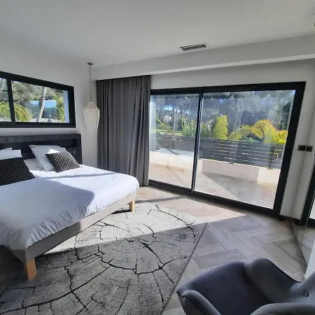 Luxurious Heated Pool